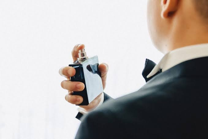 بهترین نقاط بدن برای اسپری کردن عطر